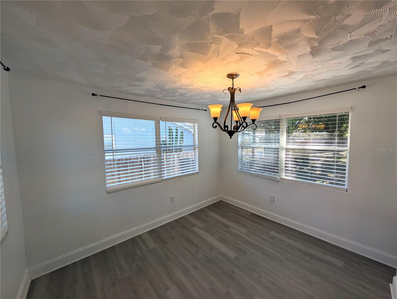 Image 10 of 24 For 219 6th Avenue Sw