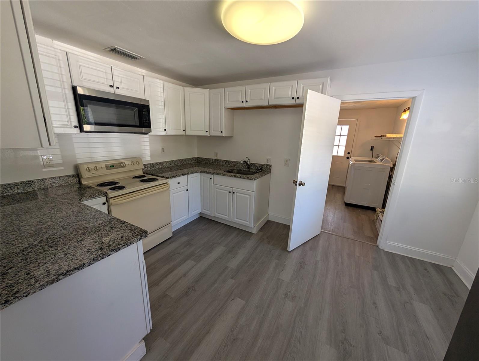 Image 11 of 24 For 219 6th Avenue Sw