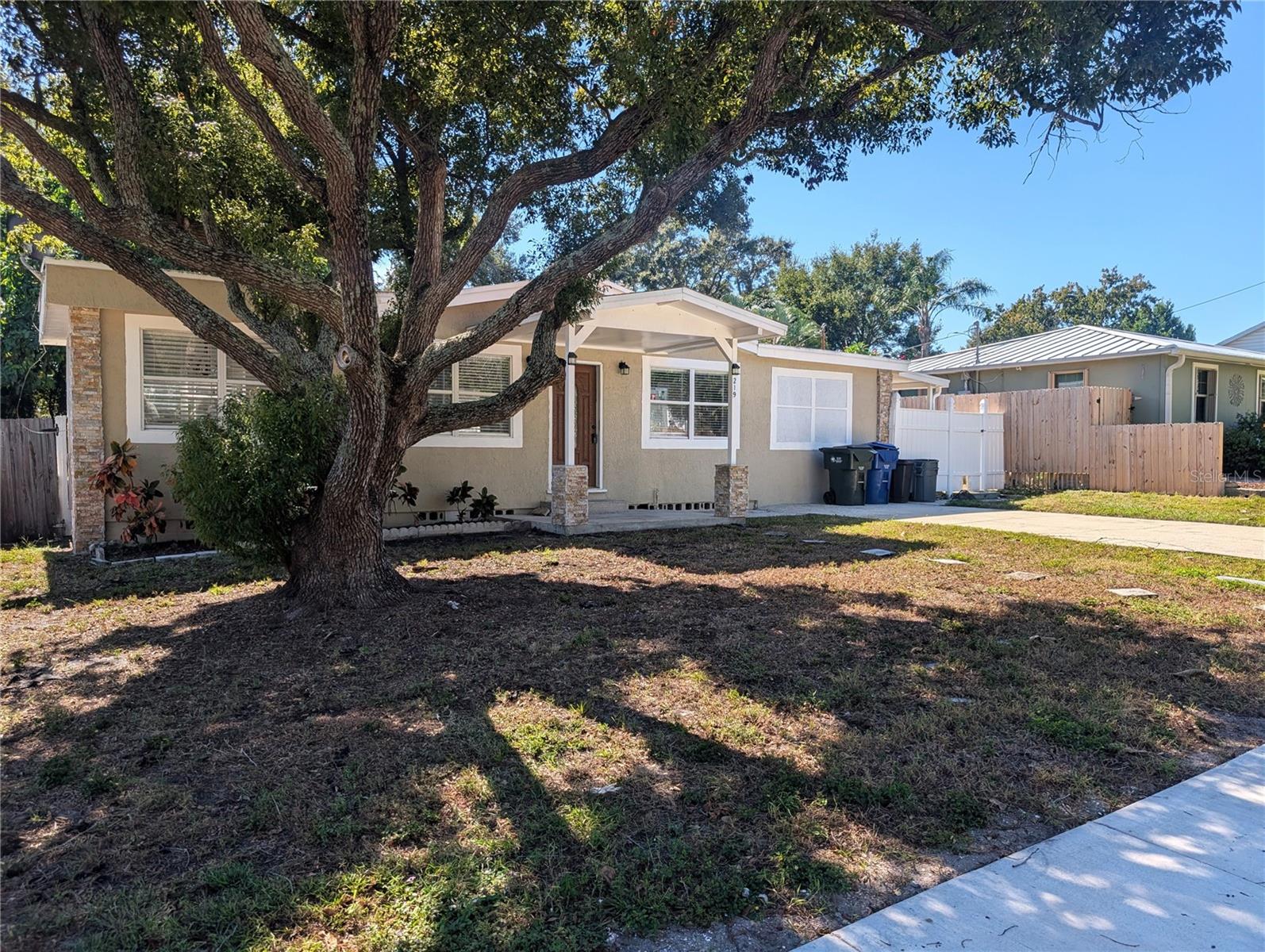 Image 2 of 24 For 219 6th Avenue Sw