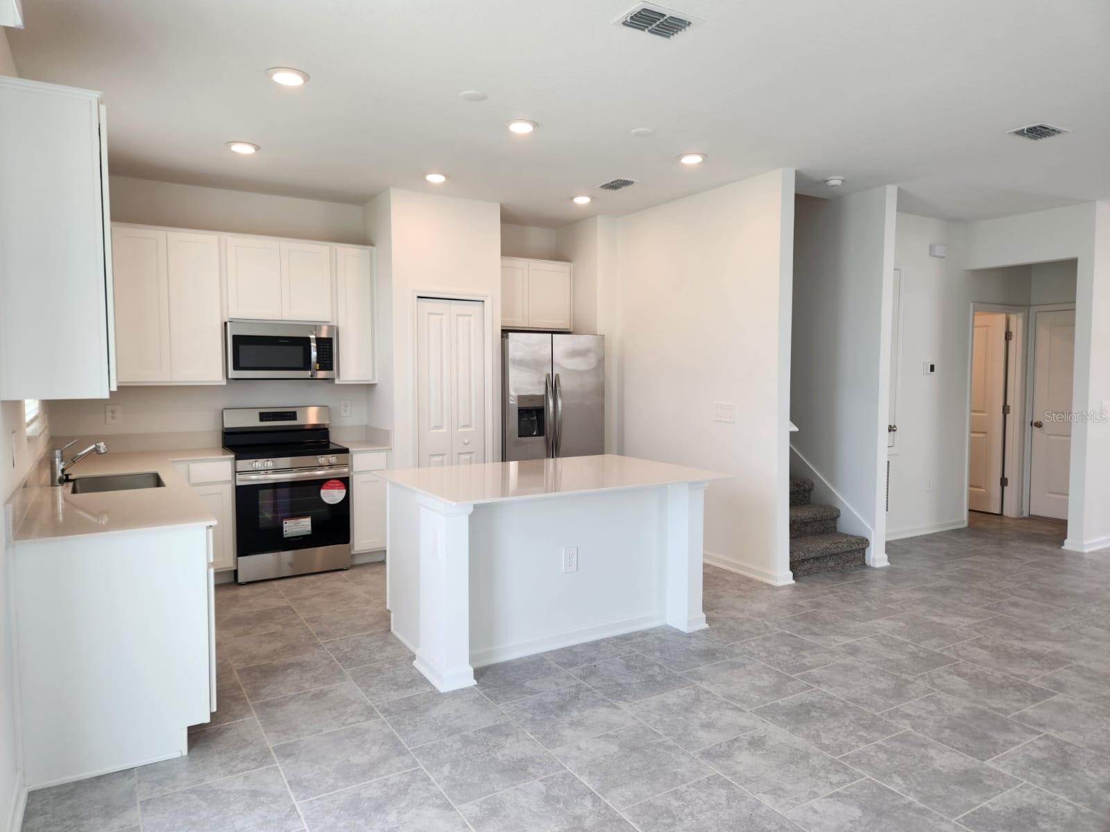 Image 5 of 26 For 3258 Laurent Loop