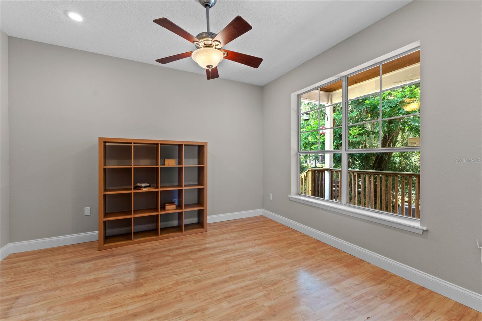 Image 17 of 97 For 560 Fern Street