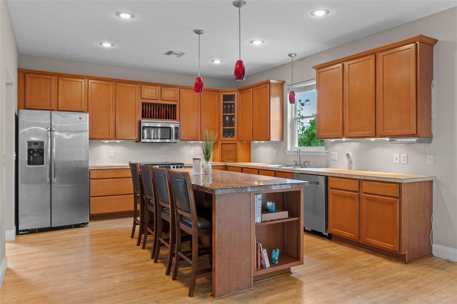 Image 20 of 97 For 560 Fern Street