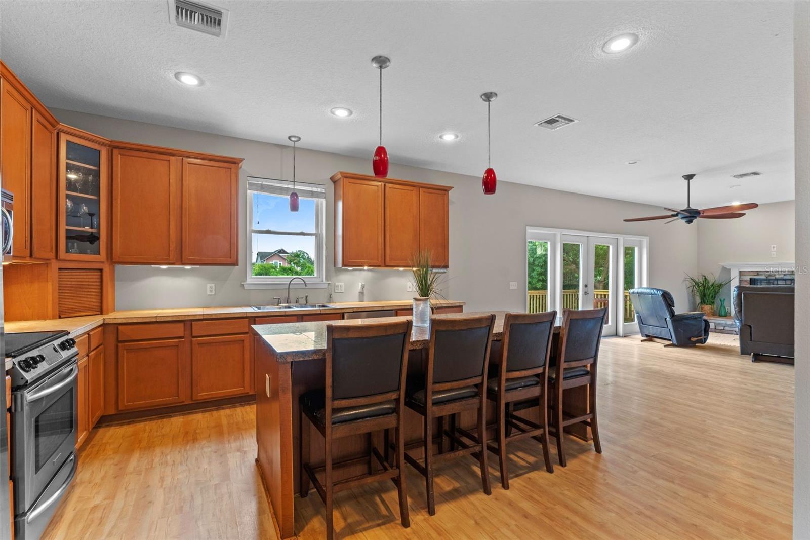 Image 21 of 97 For 560 Fern Street