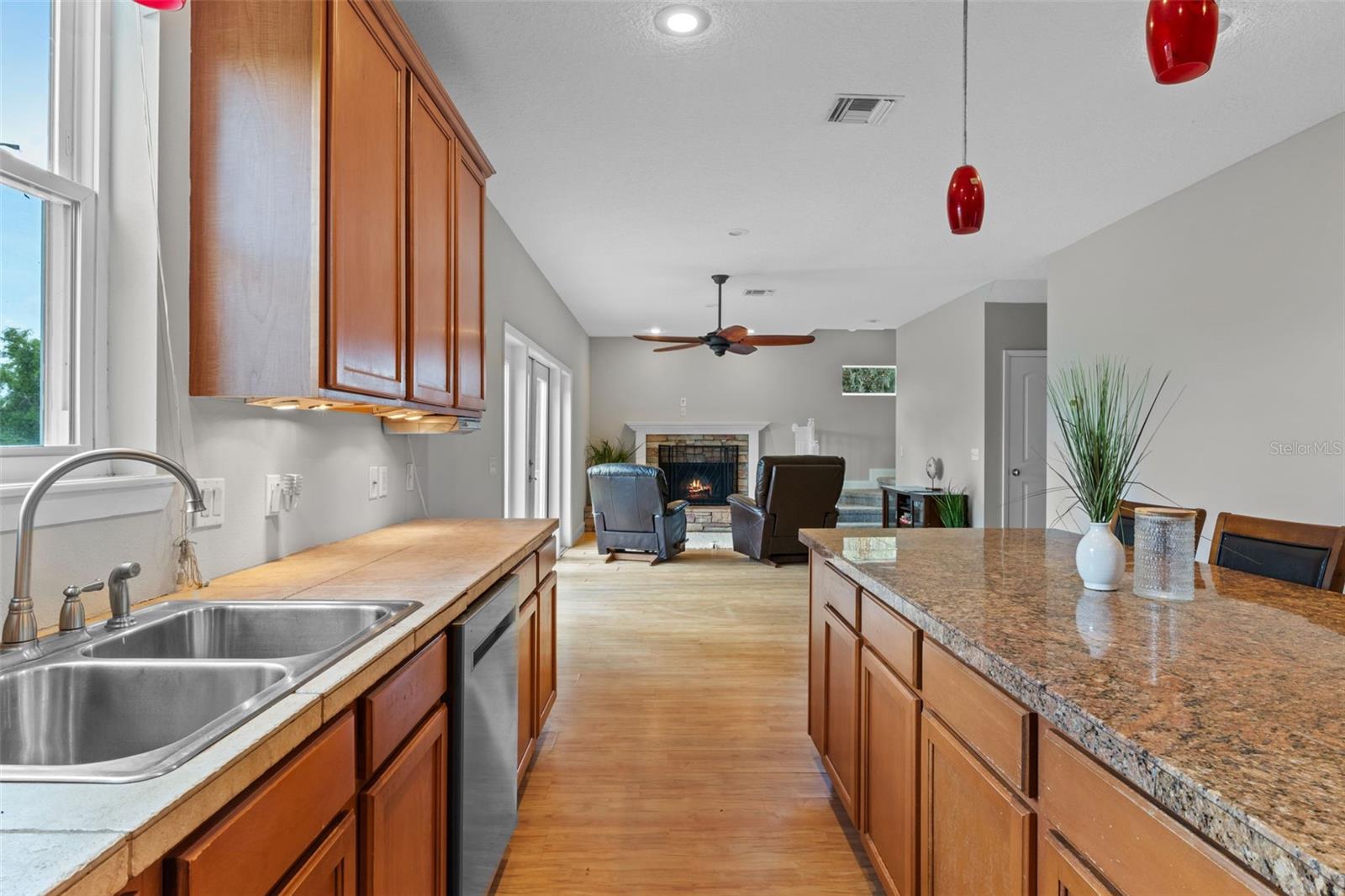 Image 22 of 97 For 560 Fern Street