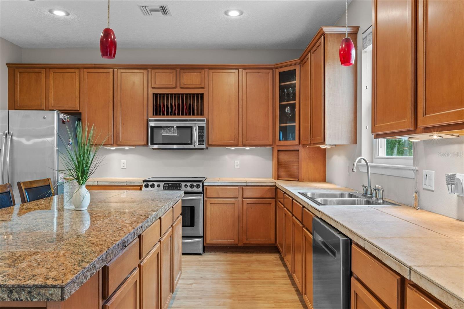 Image 23 of 97 For 560 Fern Street