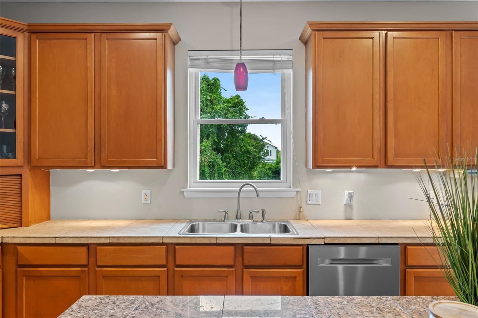 Image 24 of 97 For 560 Fern Street