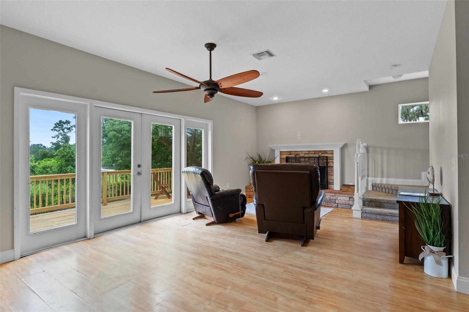 Image 25 of 97 For 560 Fern Street