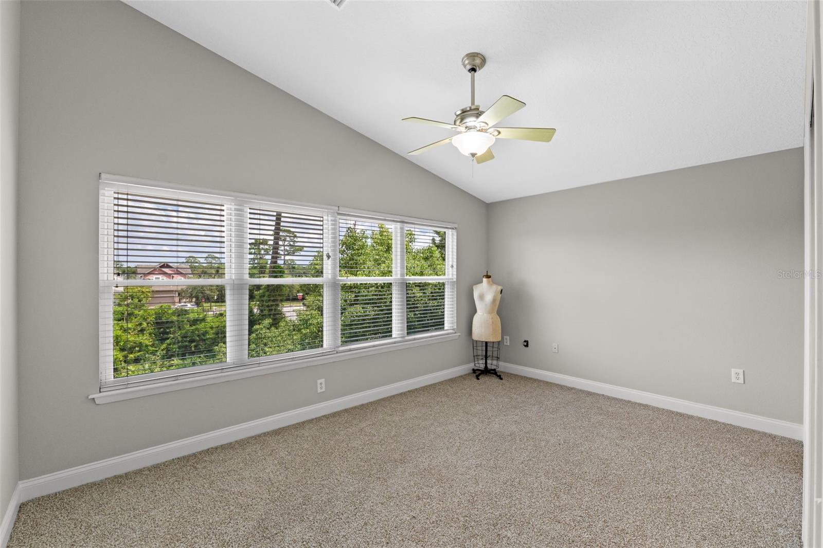 Image 32 of 97 For 560 Fern Street