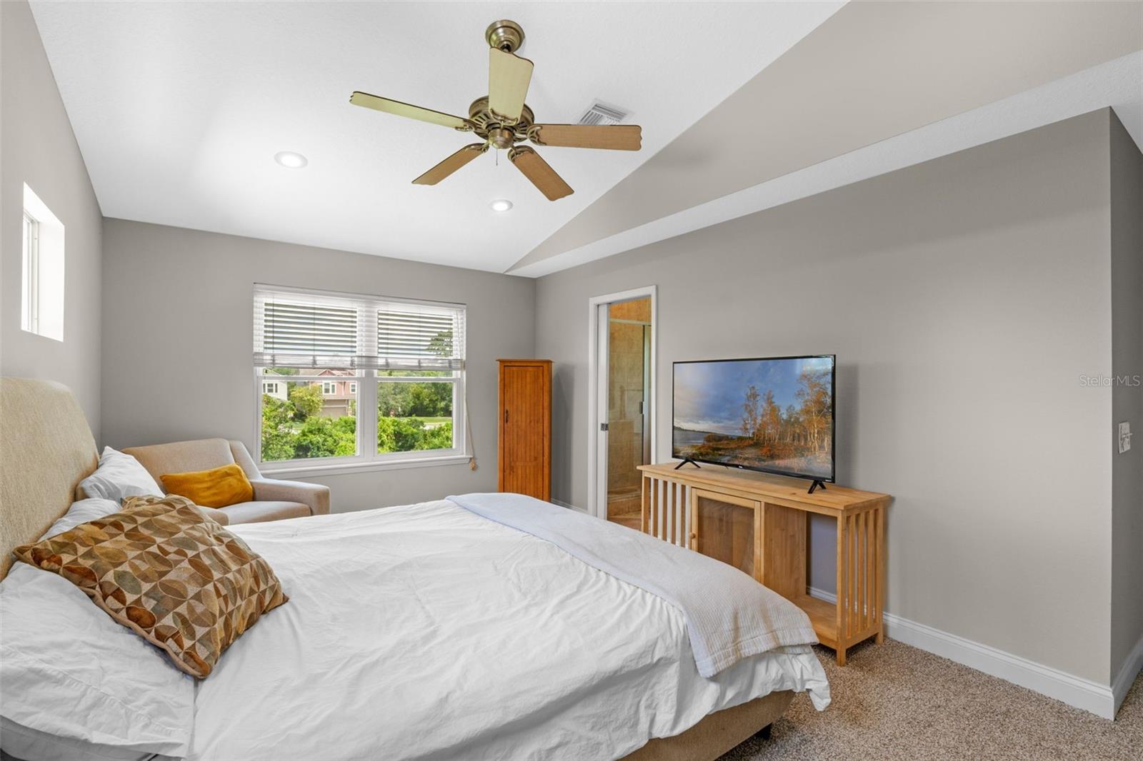 Image 35 of 97 For 560 Fern Street