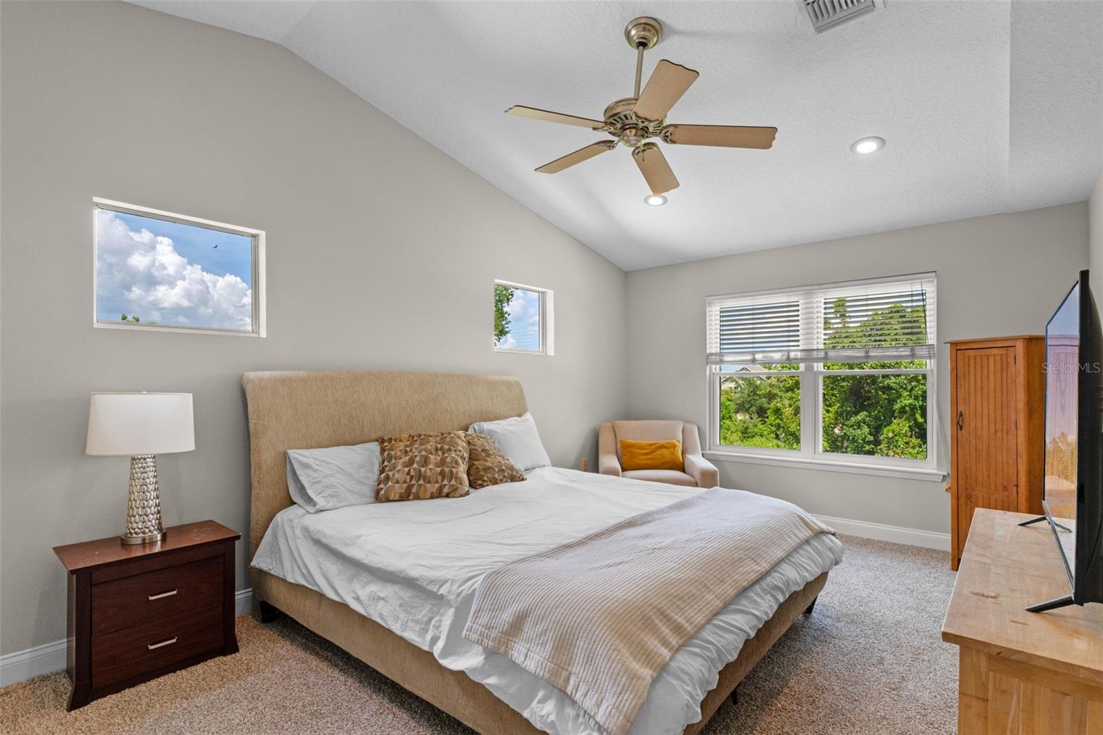 Image 36 of 97 For 560 Fern Street