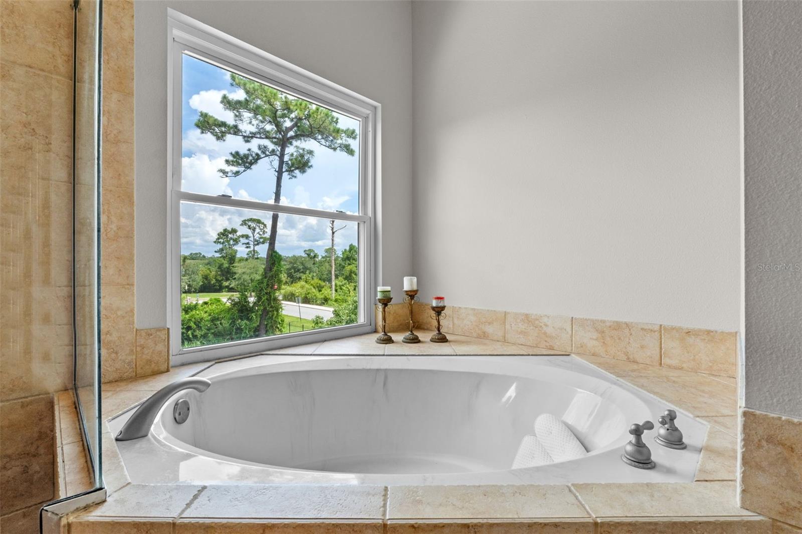 Image 37 of 97 For 560 Fern Street