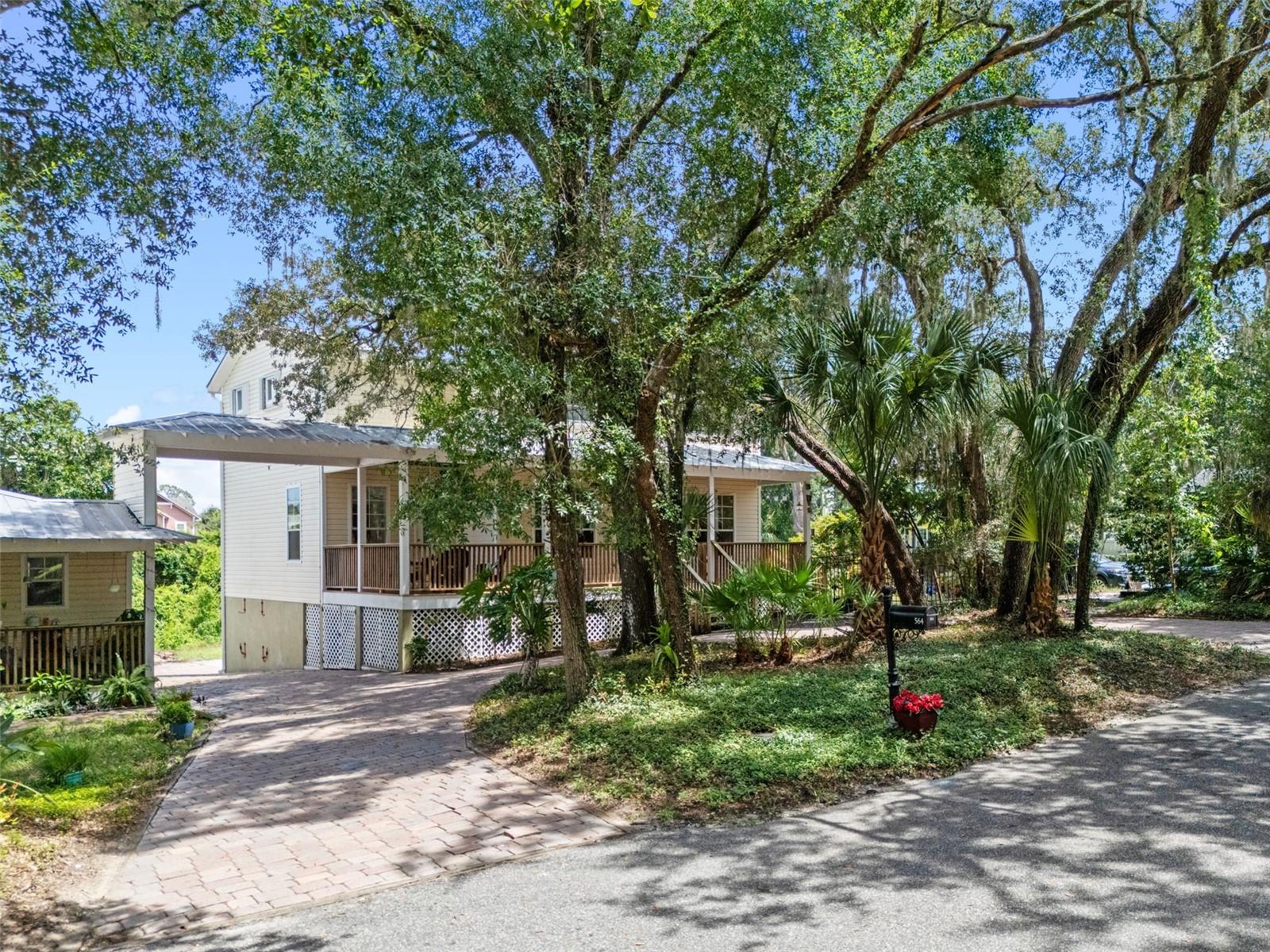 Image 4 of 97 For 560 Fern Street