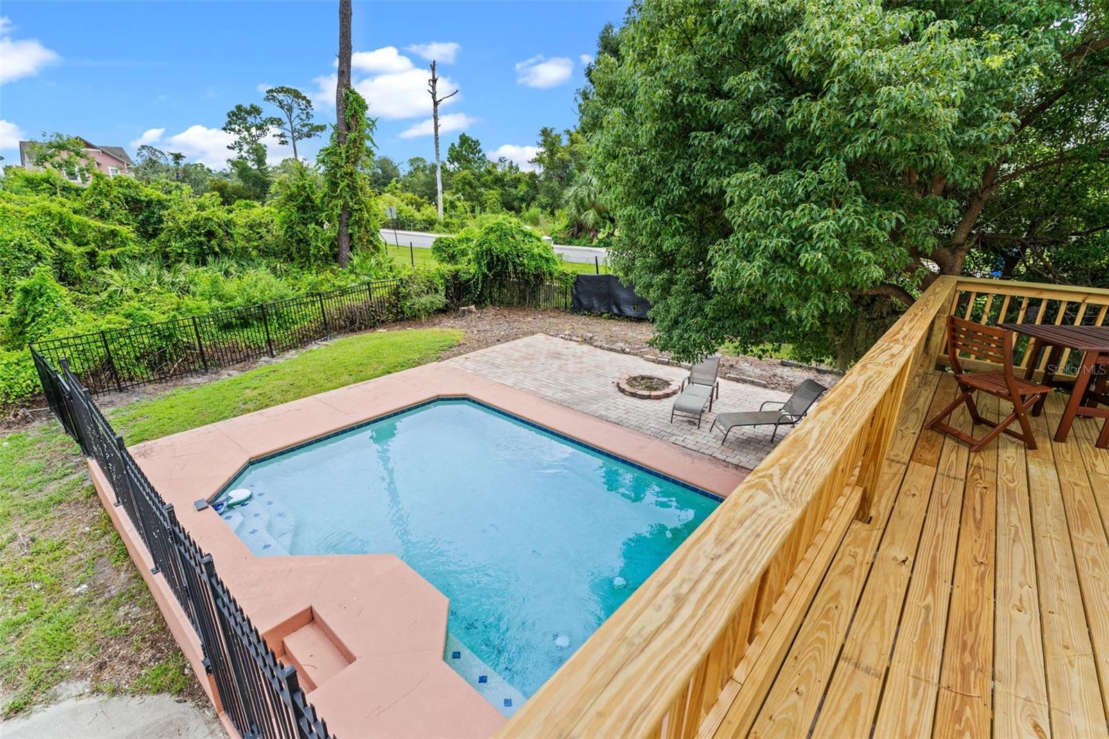 Image 51 of 97 For 560 Fern Street