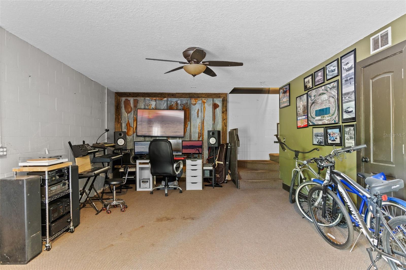 Image 53 of 97 For 560 Fern Street