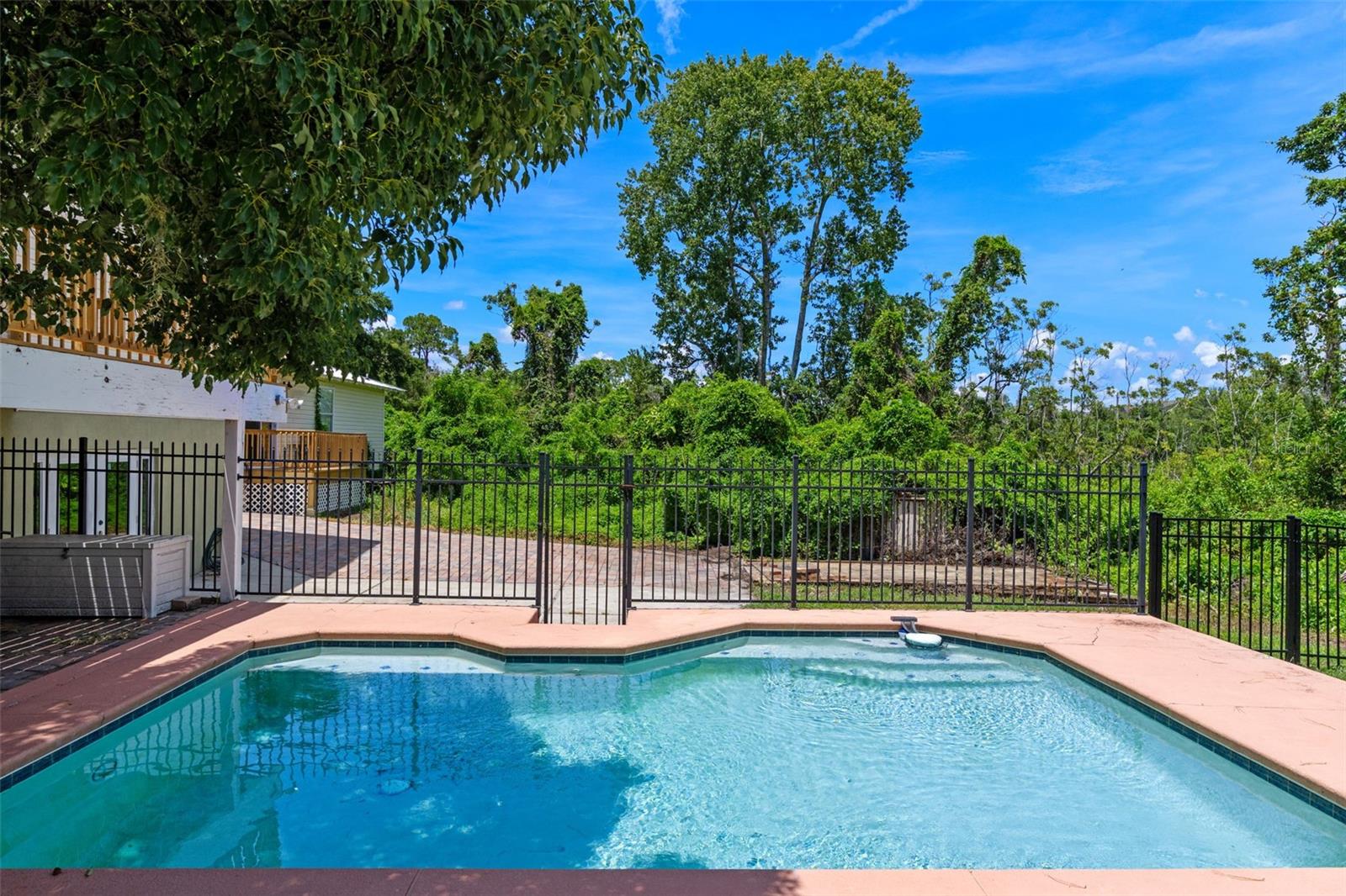 Image 59 of 97 For 560 Fern Street