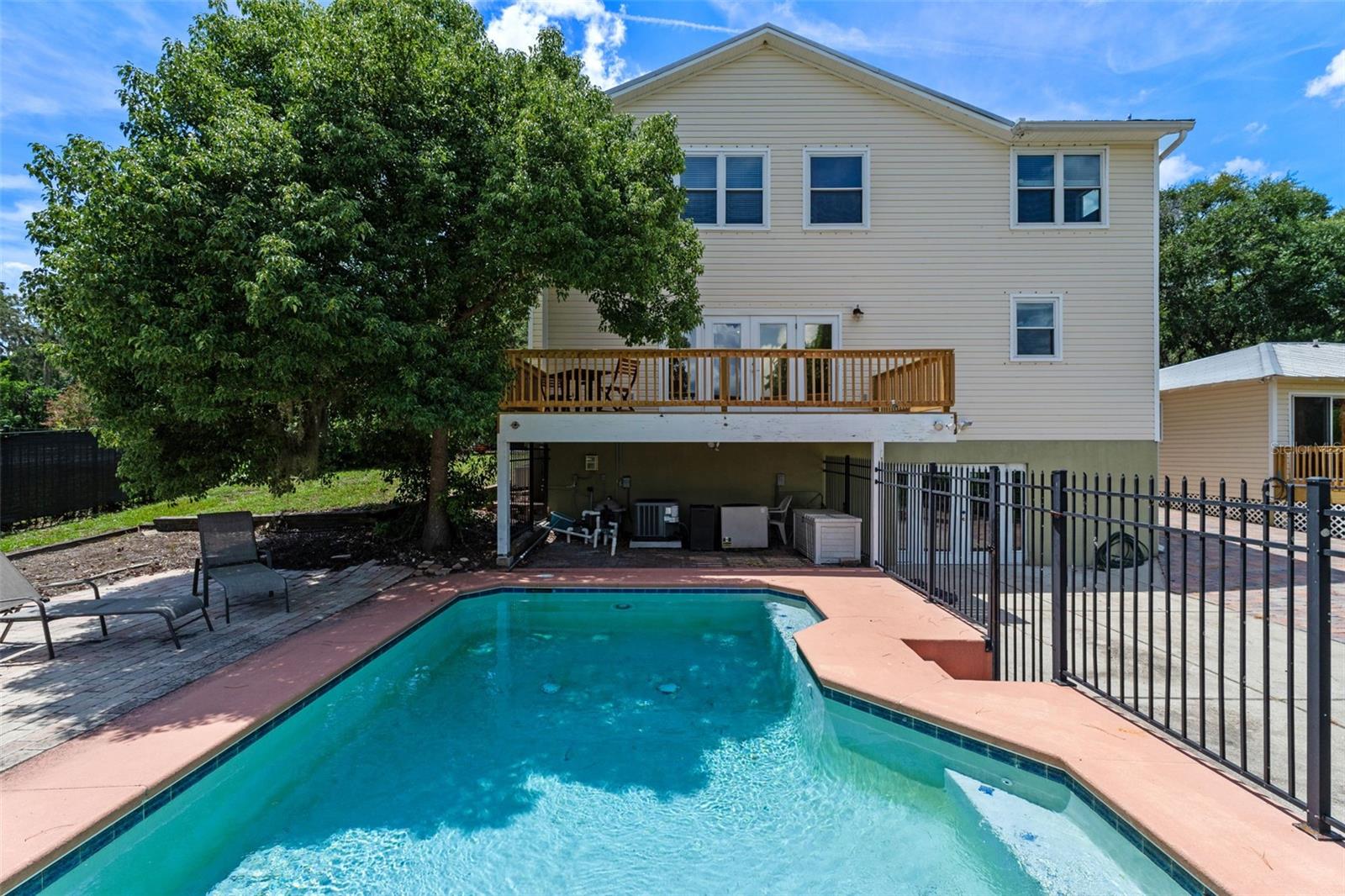 Image 60 of 97 For 560 Fern Street