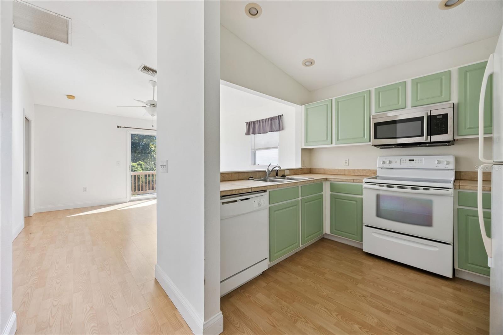 Image 82 of 97 For 560 Fern Street