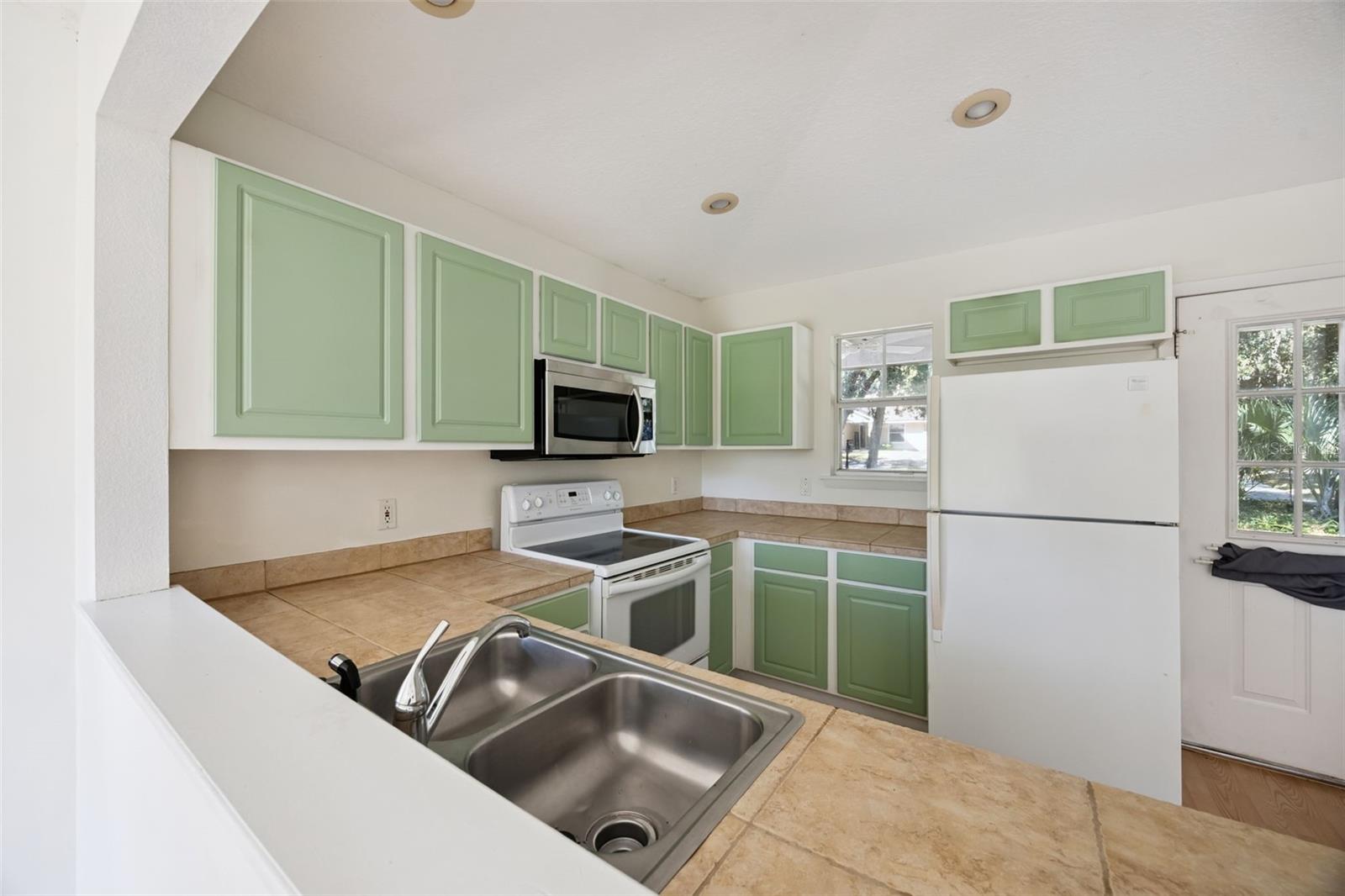 Image 85 of 97 For 560 Fern Street