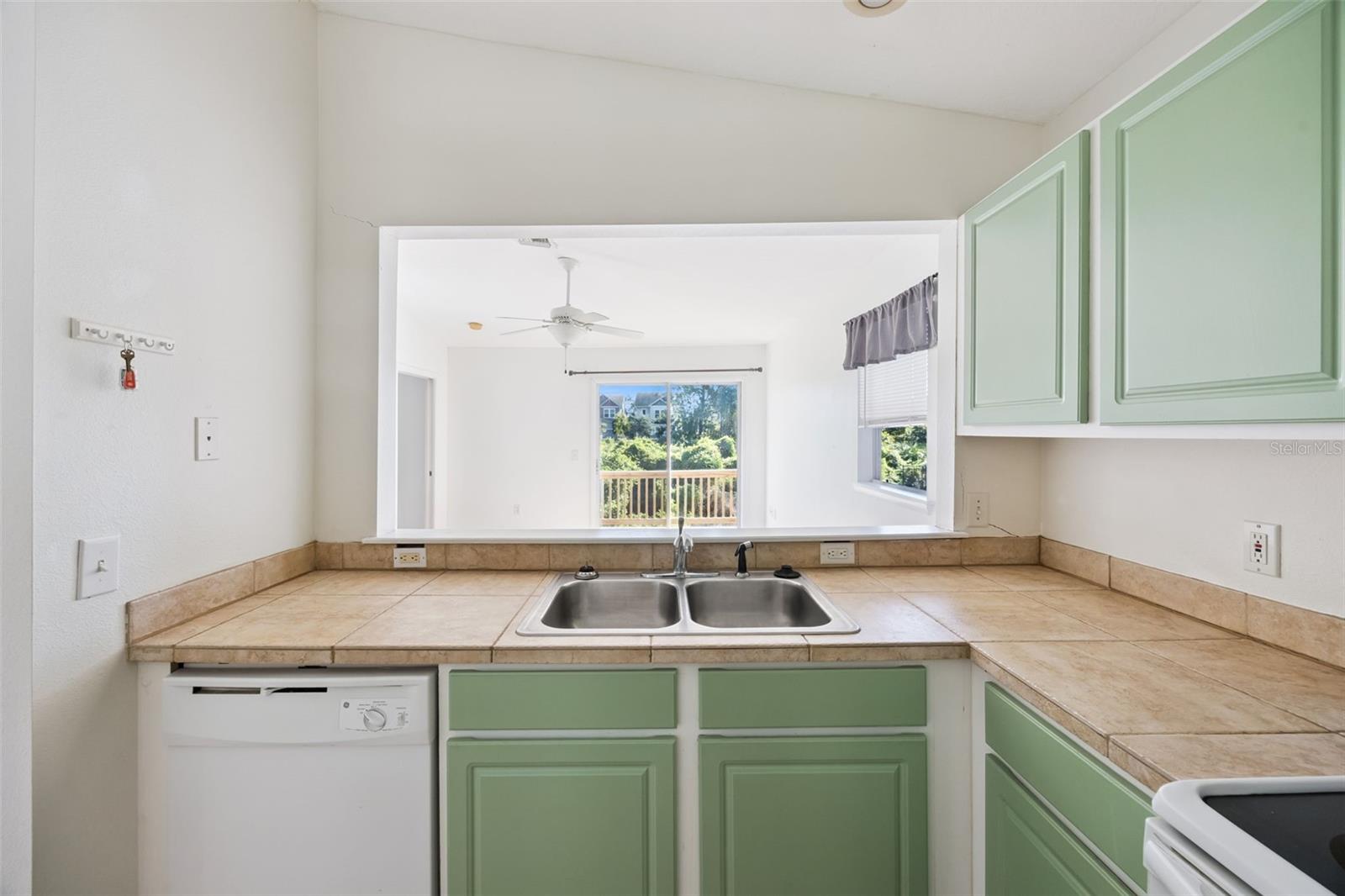 Image 86 of 97 For 560 Fern Street