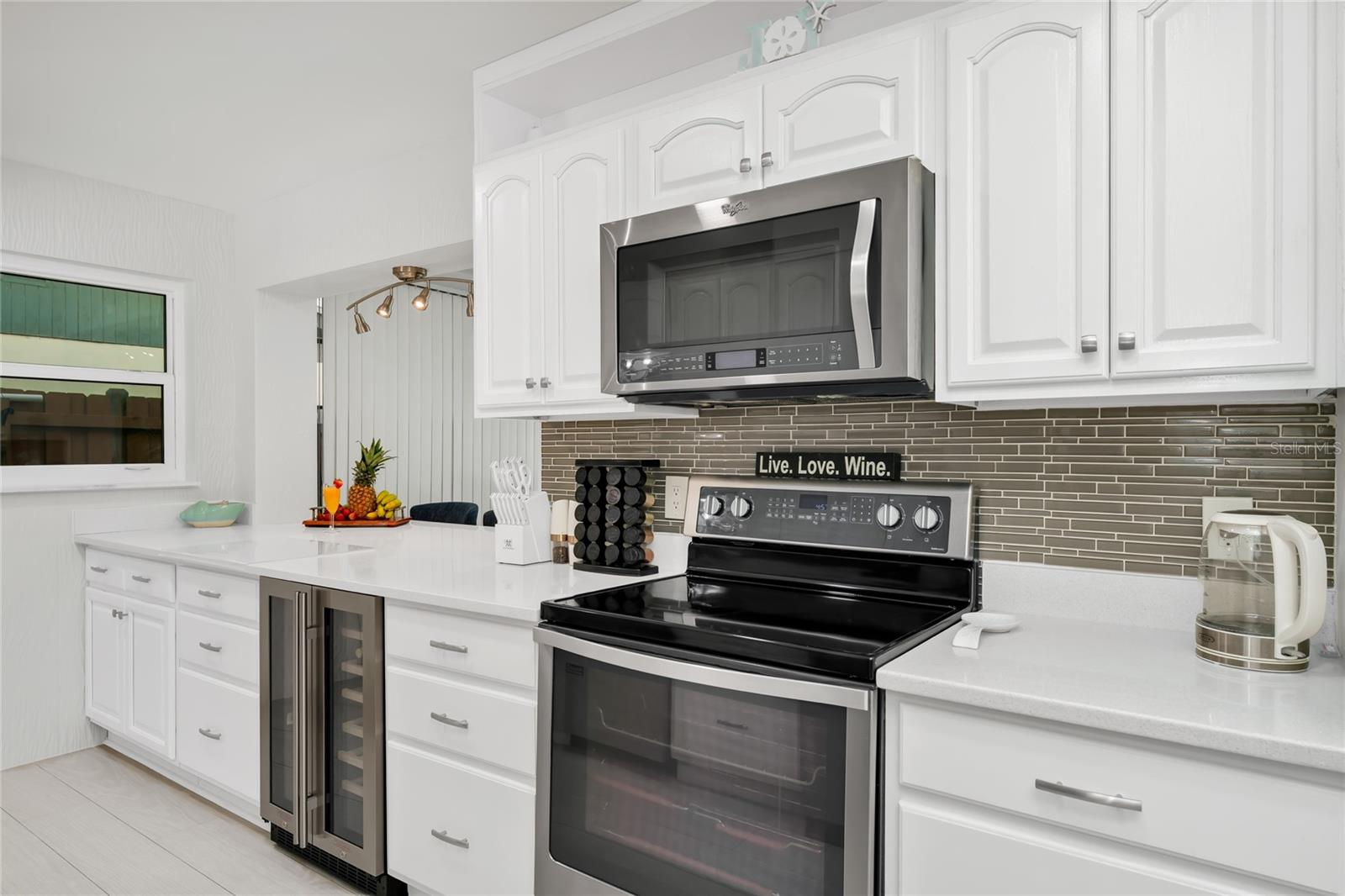 Image 10 of 56 For 363 Harbor Dr