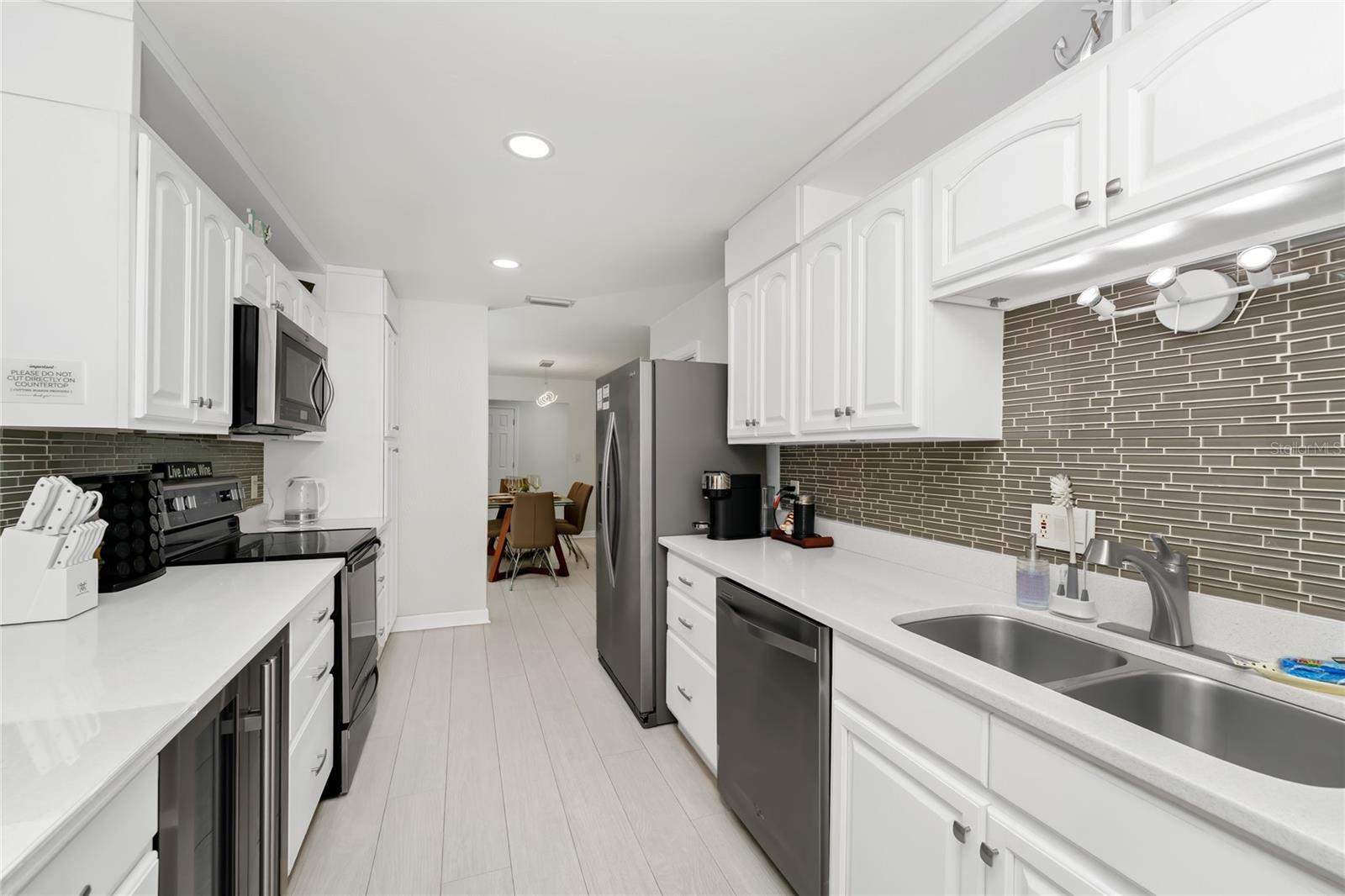 Image 12 of 56 For 363 Harbor Dr