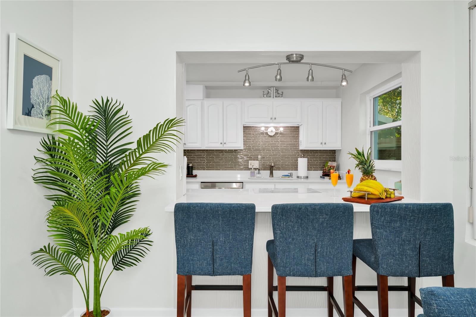 Image 14 of 56 For 363 Harbor Dr