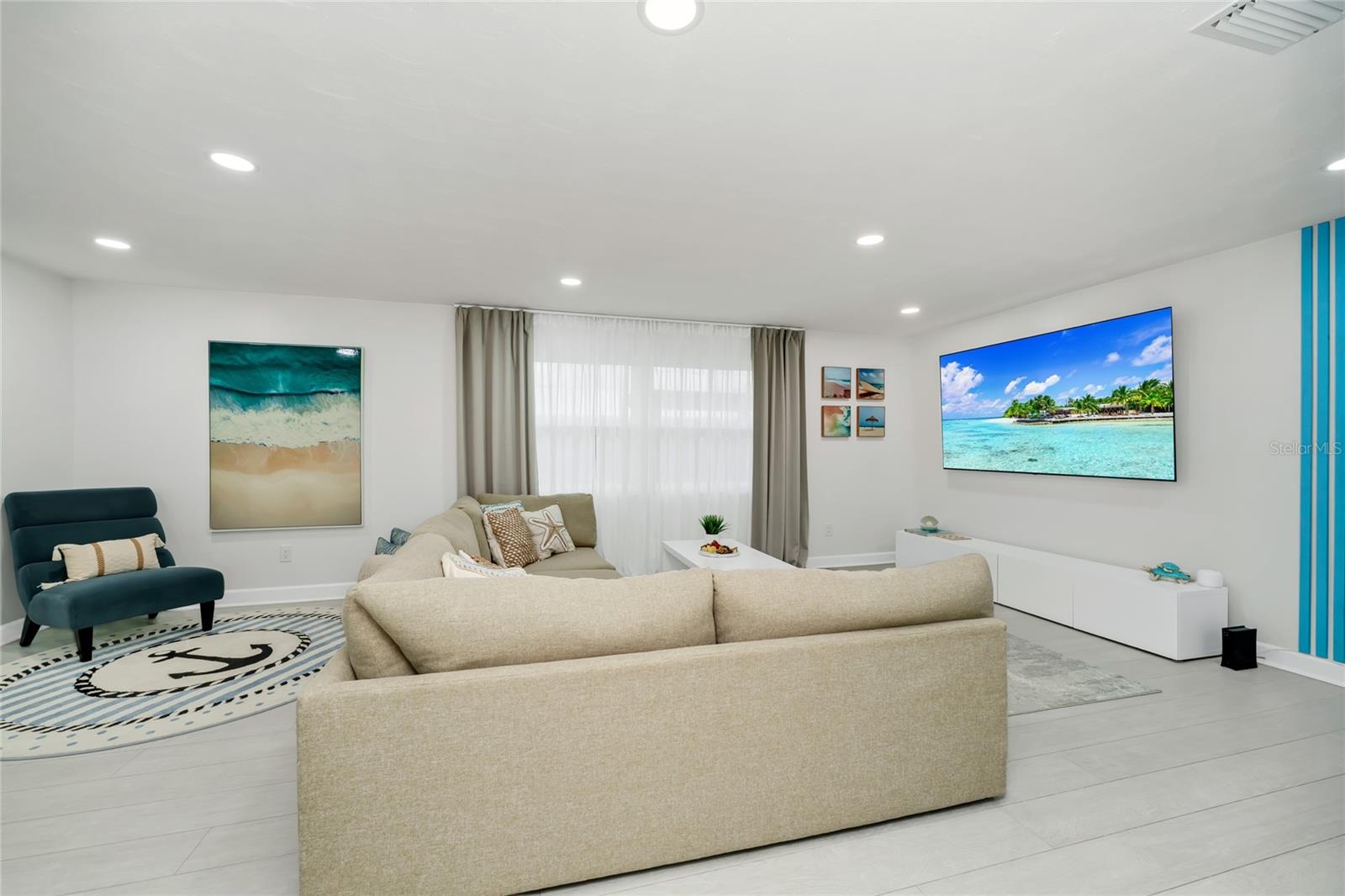 Image 16 of 56 For 363 Harbor Dr