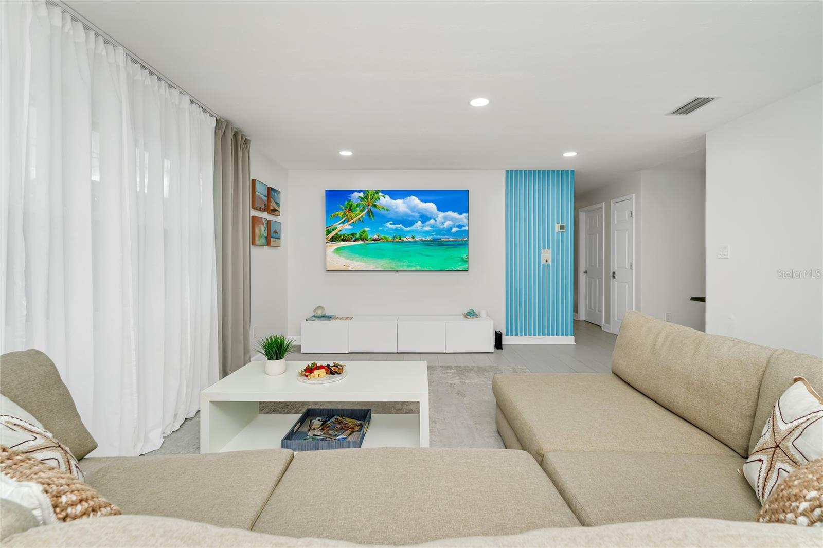 Image 17 of 56 For 363 Harbor Dr