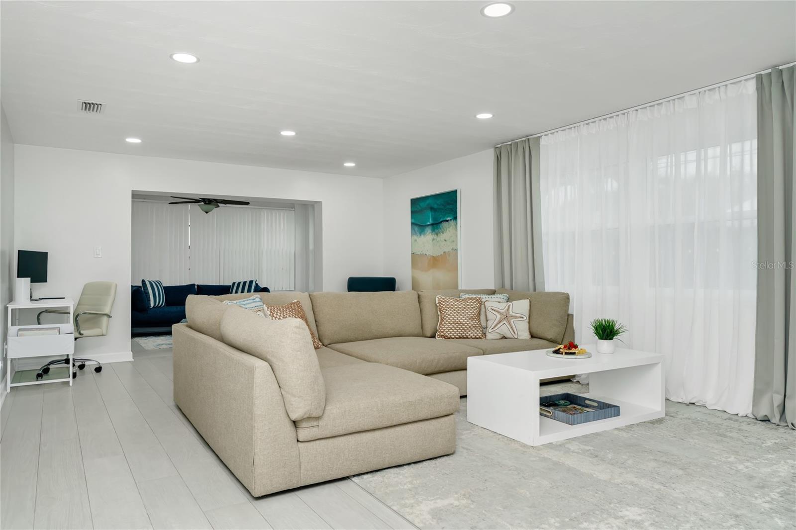 Image 18 of 56 For 363 Harbor Dr