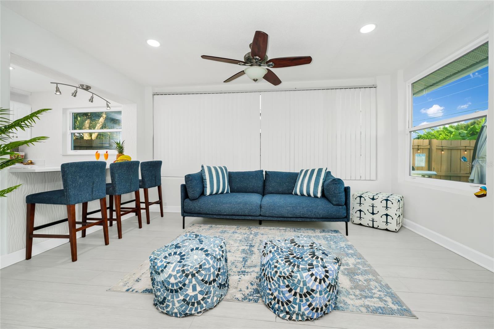 Image 21 of 56 For 363 Harbor Dr