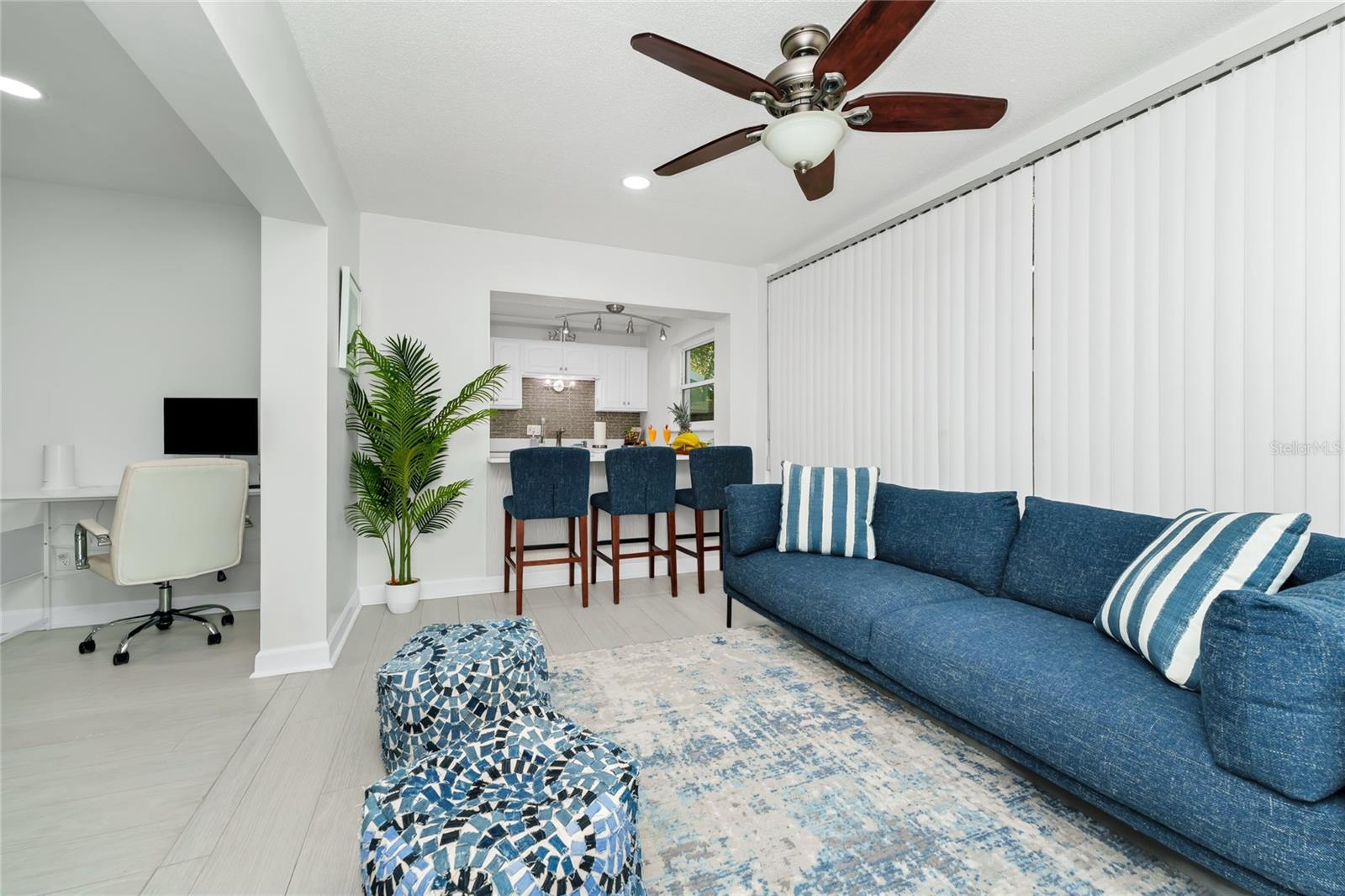 Image 22 of 56 For 363 Harbor Dr