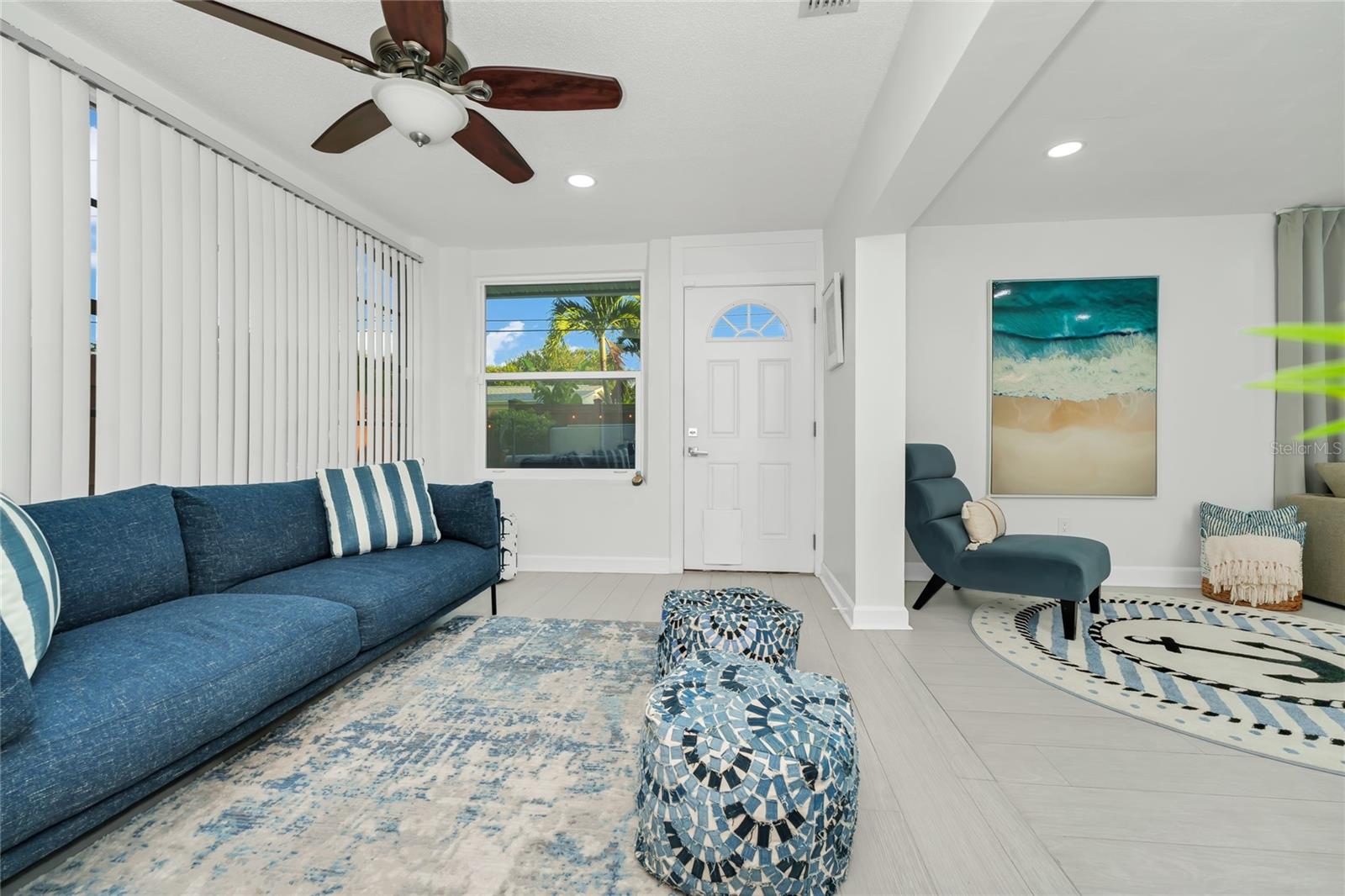 Image 23 of 56 For 363 Harbor Dr