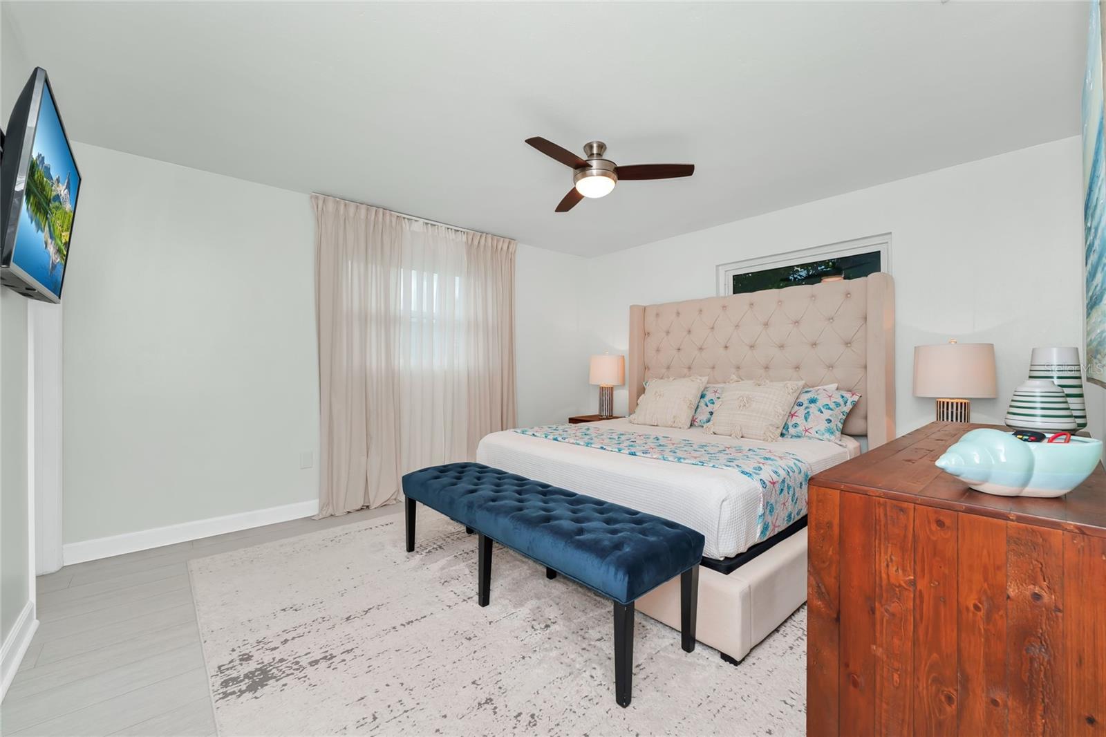 Image 25 of 56 For 363 Harbor Dr