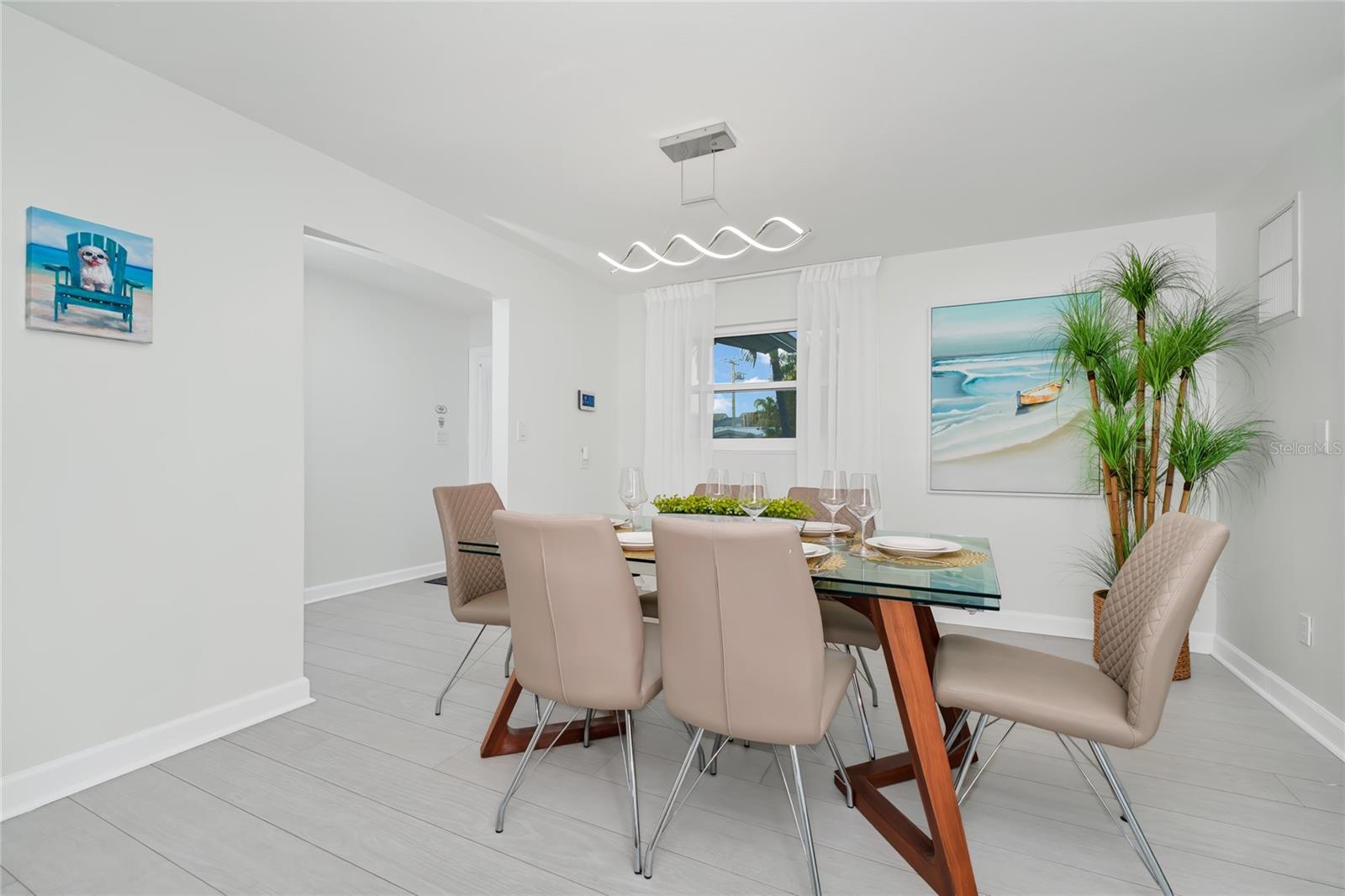 Image 6 of 56 For 363 Harbor Dr