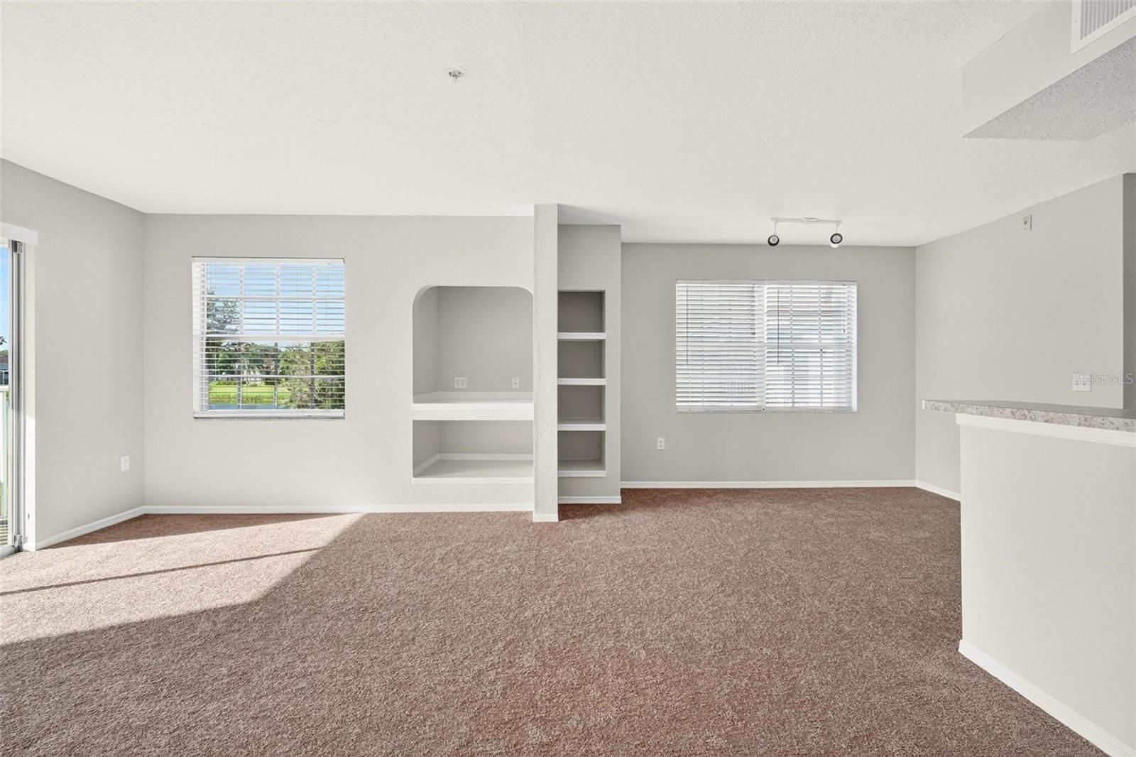 Image 11 of 56 For 13917 Fairway Island Drive S