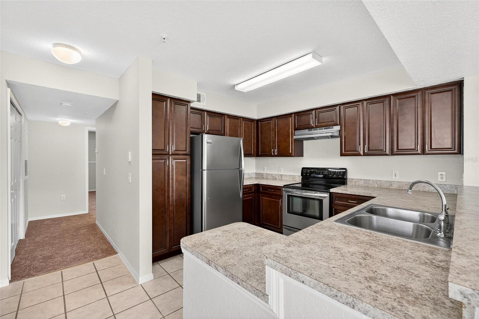 Image 18 of 56 For 13917 Fairway Island Drive S