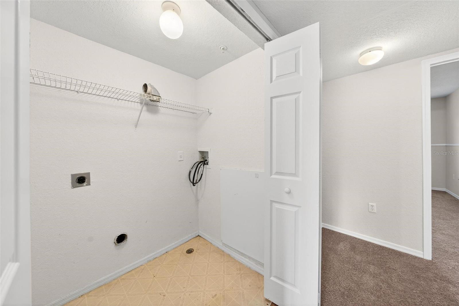 Image 27 of 56 For 13917 Fairway Island Drive S