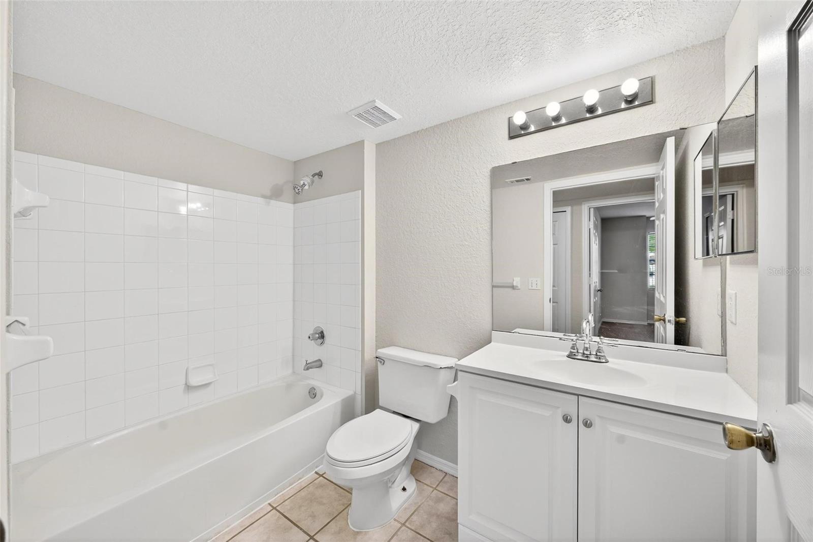 Image 33 of 56 For 13917 Fairway Island Drive S