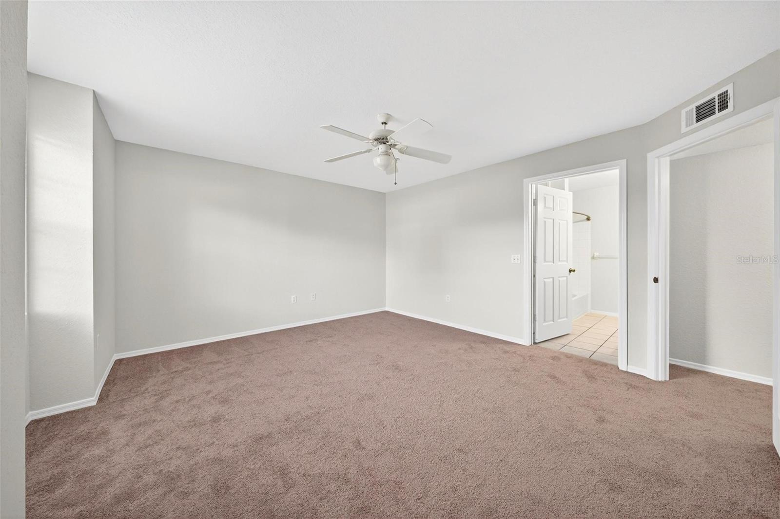 Image 36 of 56 For 13917 Fairway Island Drive S