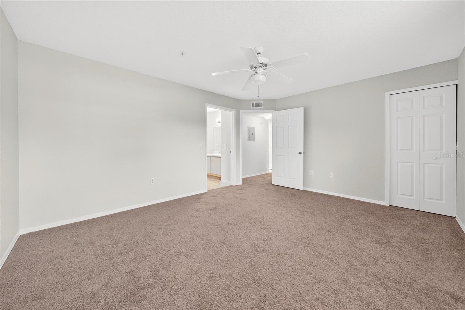 Image 37 of 56 For 13917 Fairway Island Drive S