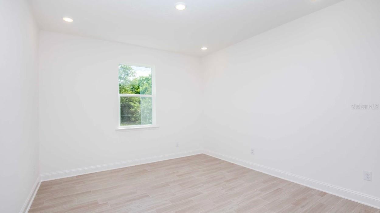 Image 13 of 26 For 851 Hawthorne Berry Road