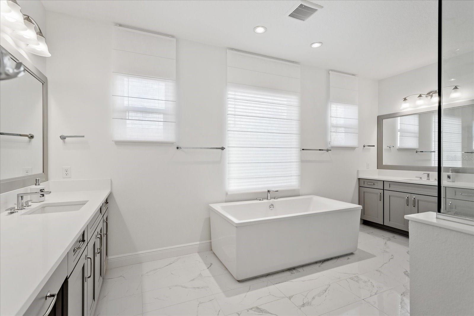 Image 22 of 46 For 15136 Canoe Place