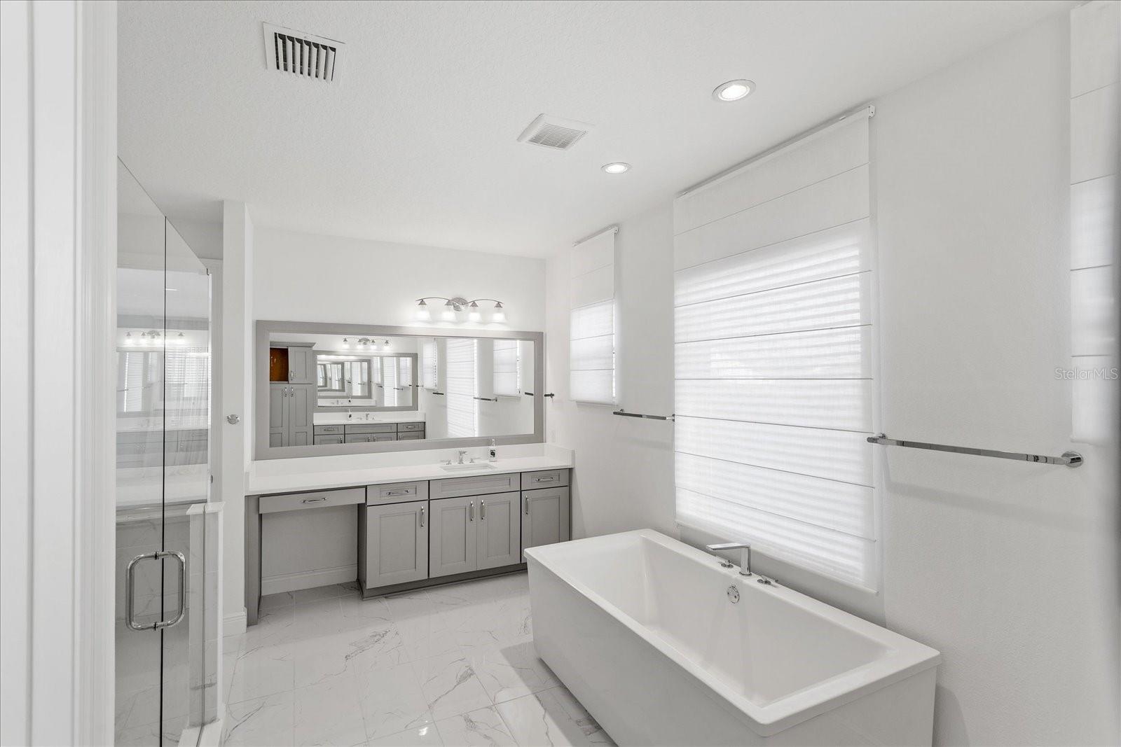 Image 24 of 46 For 15136 Canoe Place