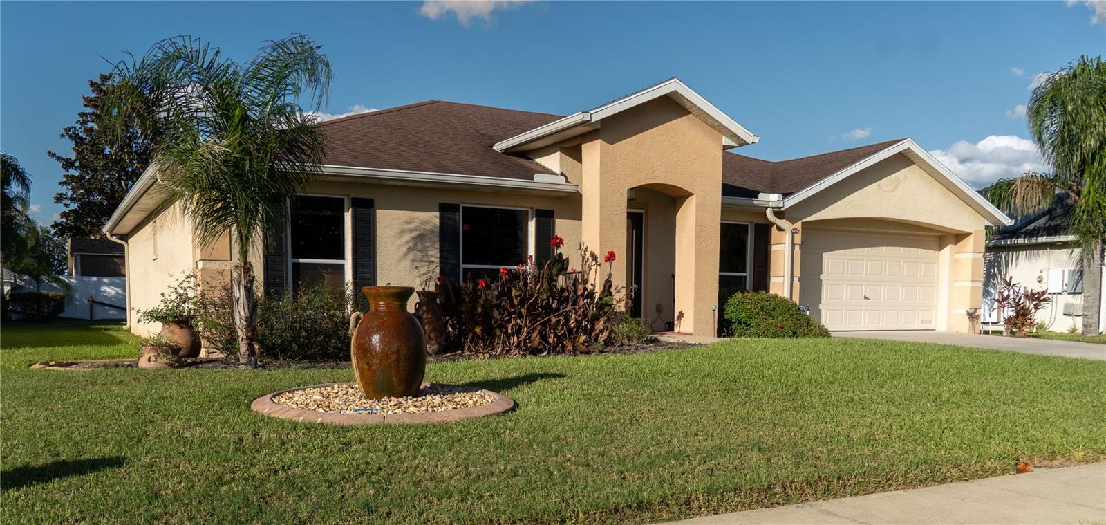 Image 4 of 26 For 952 Leyburn Drive