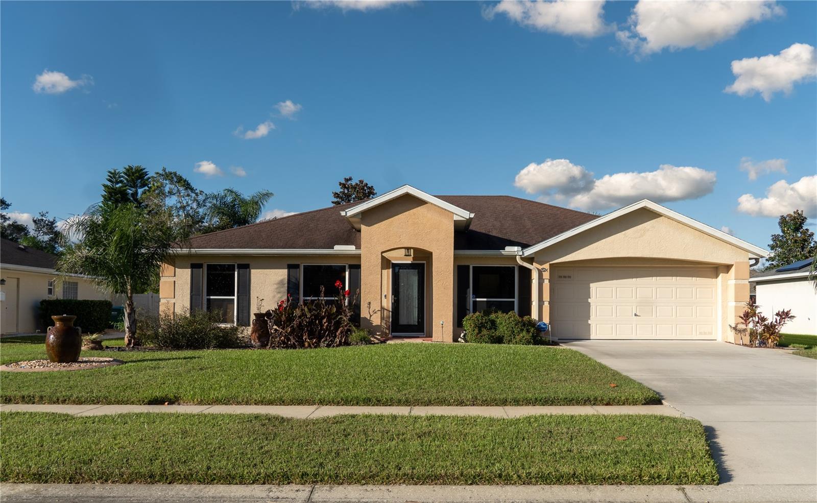 Image 5 of 26 For 952 Leyburn Drive