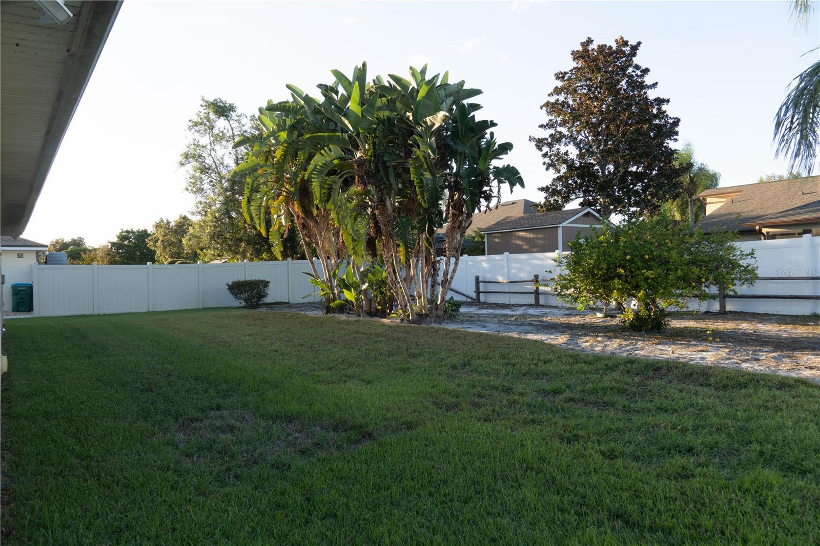 Image 6 of 26 For 952 Leyburn Drive