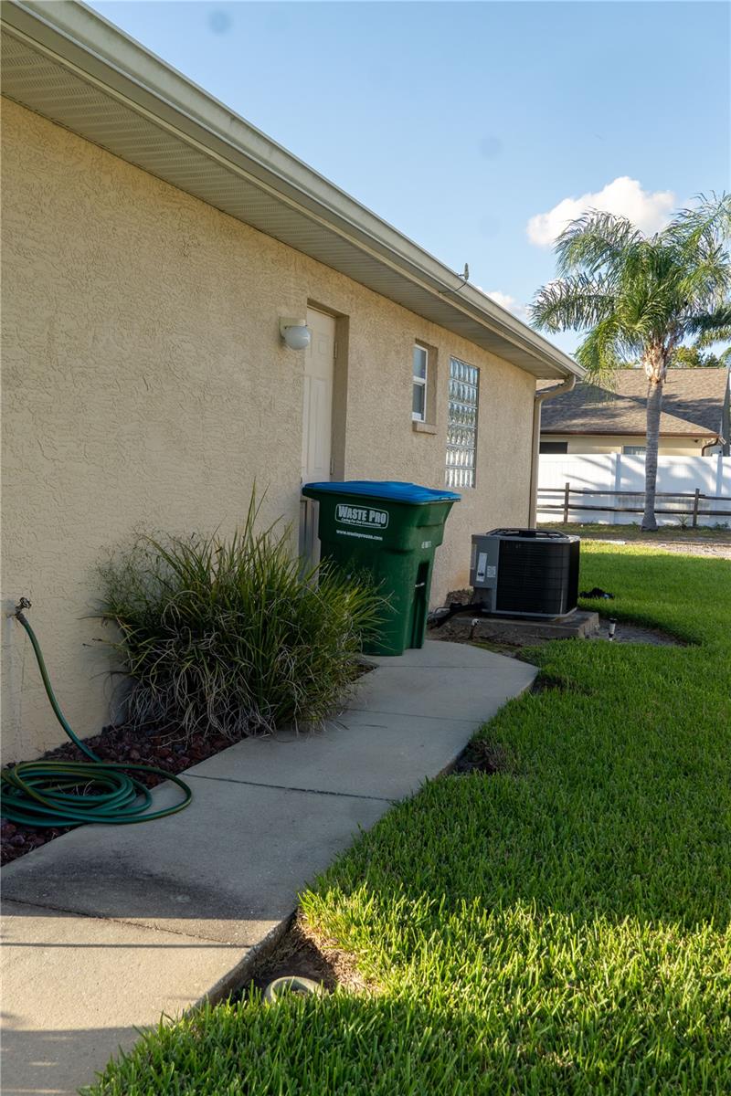 Image 8 of 26 For 952 Leyburn Drive