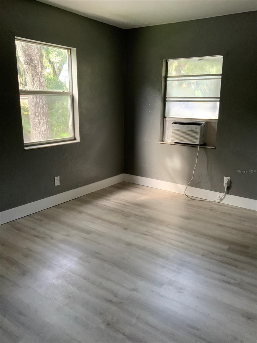 Image 4 of 12 For 633 Florence Street 3