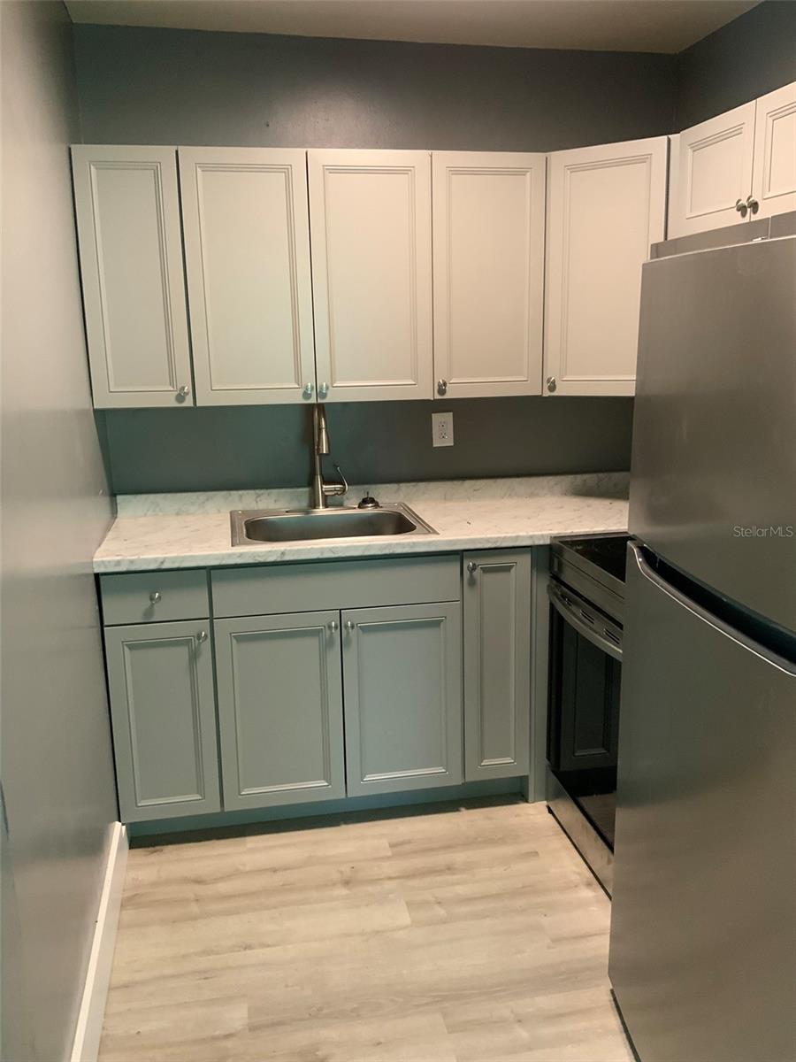 Image 9 of 12 For 633 Florence Street 3