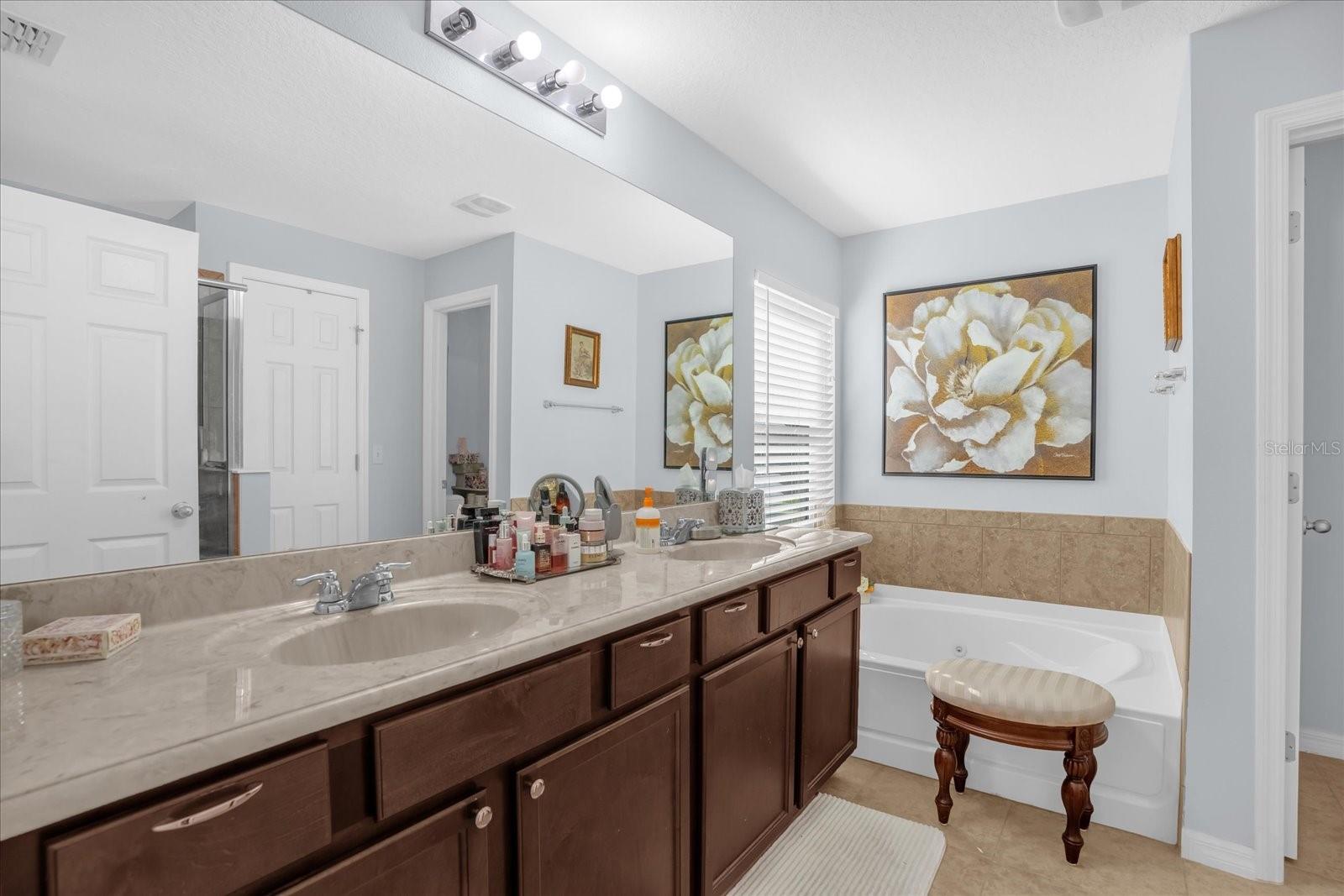 Image 16 of 33 For 869 Bending Oak Trail